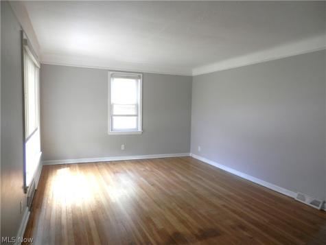 1277 Iroquois Avenue Mayfield Heights OH 44124