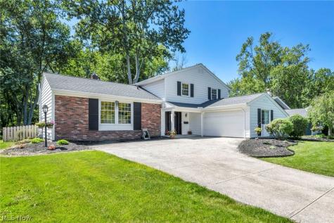 6424 Brighton Drive North Olmsted OH 44070