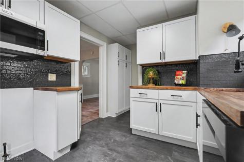 616 Tallmadge Road Cuyahoga Falls OH 44221