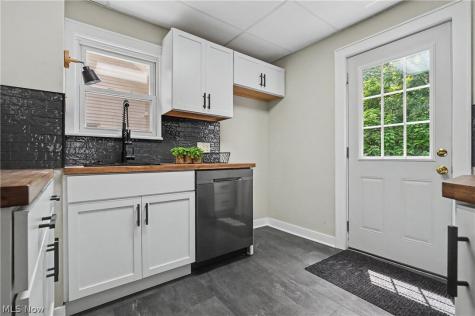 616 Tallmadge Road Cuyahoga Falls OH 44221