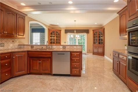 4966 Abbey Church Avenue NW Canton OH 44718