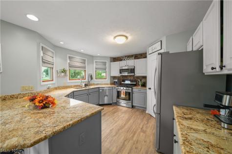 411 Hillbrook Drive Cuyahoga Falls OH 44223