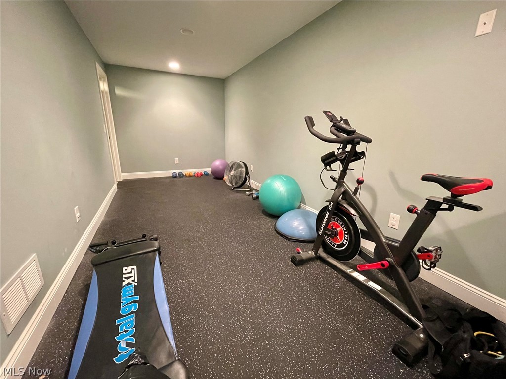 5558 Hollythorn Drive Brecksville OH 44141