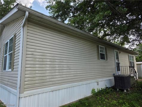 8 Maple Drive Olmsted Twp OH 44138