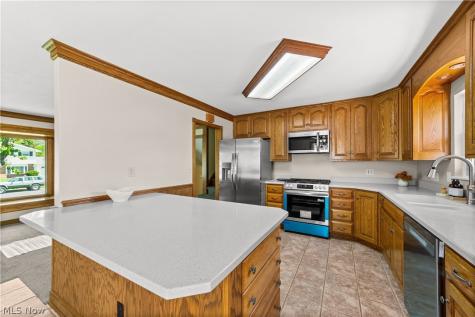 178 Beachwood Avenue Avon Lake OH 44012