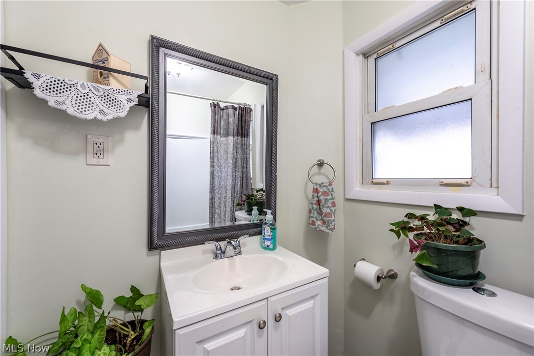 588 Jackson Street Amherst OH 44001