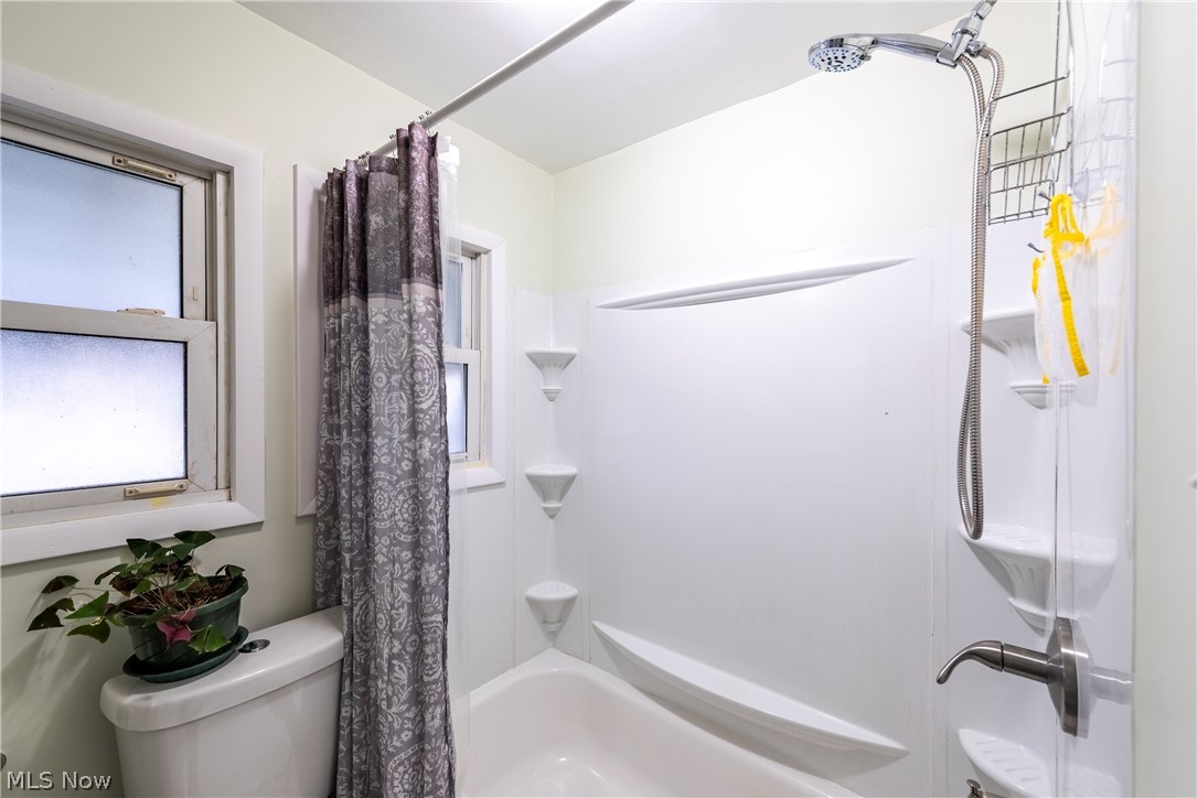 588 Jackson Street Amherst OH 44001