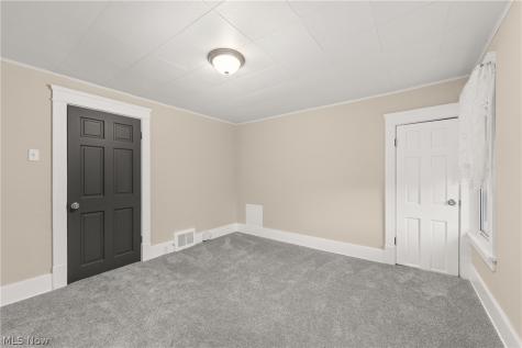 588 Jackson Street Amherst OH 44001