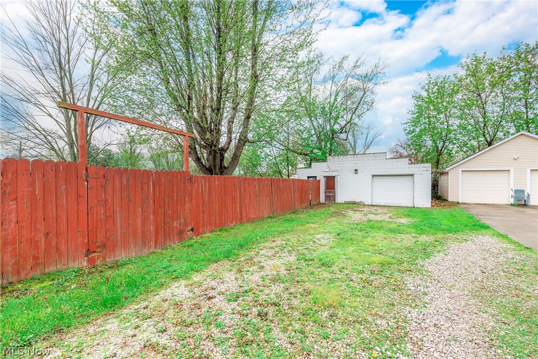588 Jackson Street Amherst OH 44001