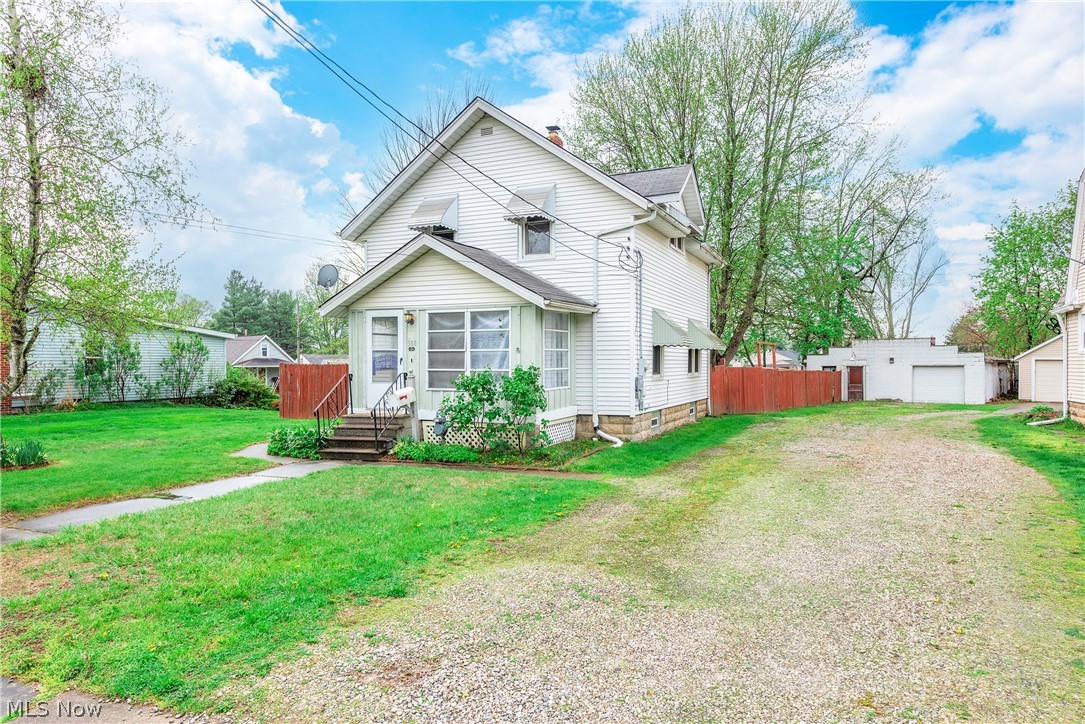 588 Jackson Street Amherst OH 44001