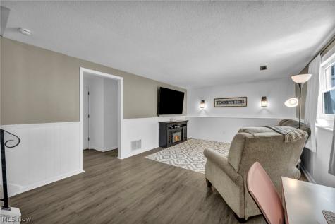 127 Edgefield Drive Elyria OH 44035