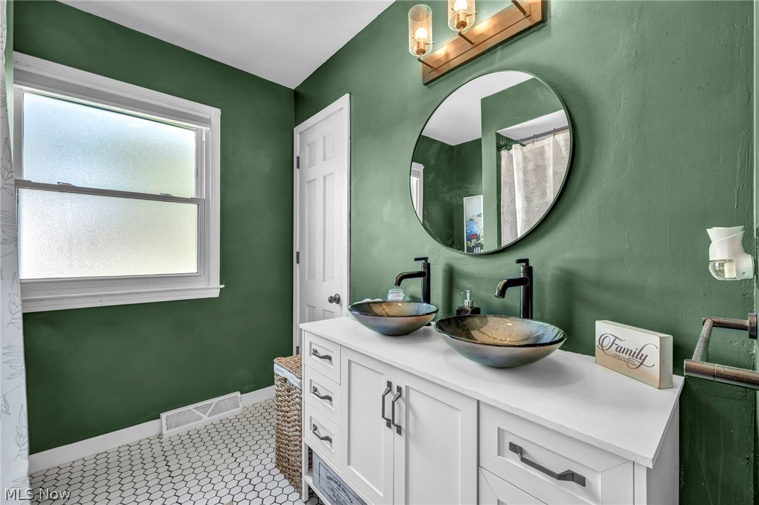 127 Edgefield Drive Elyria OH 44035