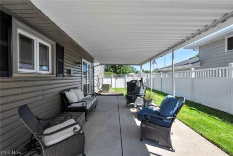 127 Edgefield Drive Elyria OH 44035