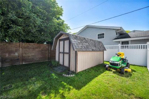 127 Edgefield Drive Elyria OH 44035