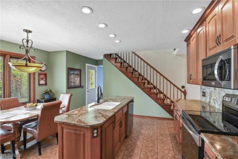 152 Woodridge Drive Elyria OH 44035