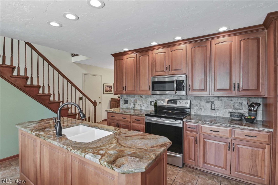 152 Woodridge Drive Elyria OH 44035