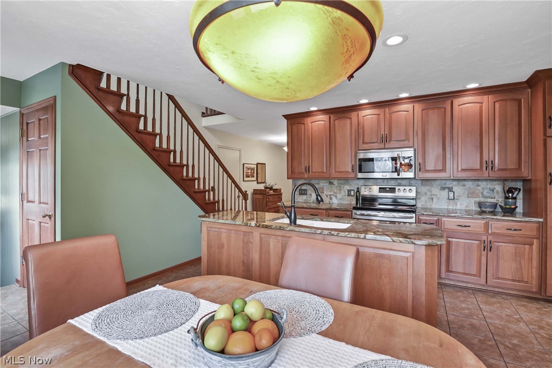 152 Woodridge Drive Elyria OH 44035