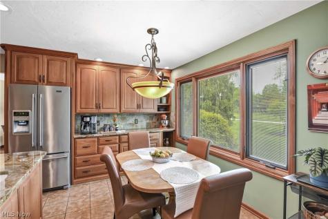 152 Woodridge Drive Elyria OH 44035