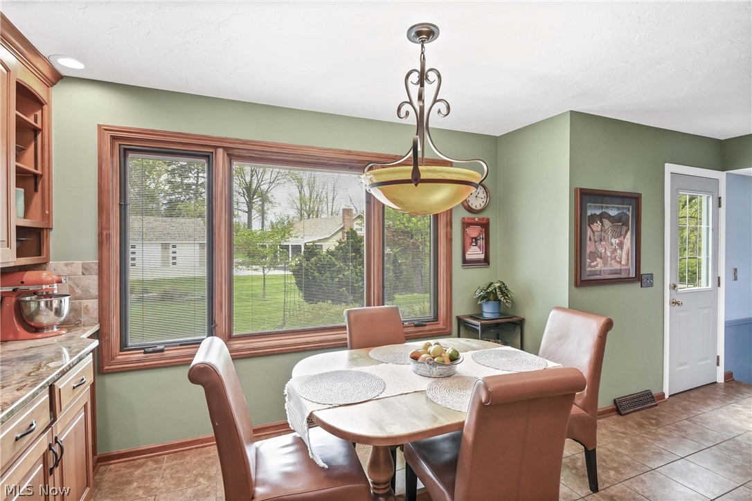 152 Woodridge Drive Elyria OH 44035