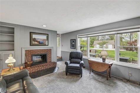 152 Woodridge Drive Elyria OH 44035