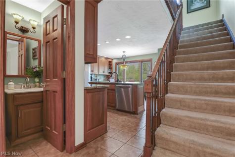 152 Woodridge Drive Elyria OH 44035