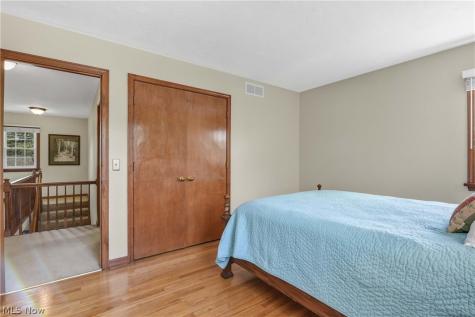 152 Woodridge Drive Elyria OH 44035