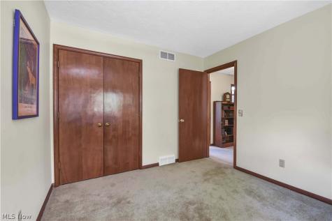 152 Woodridge Drive Elyria OH 44035