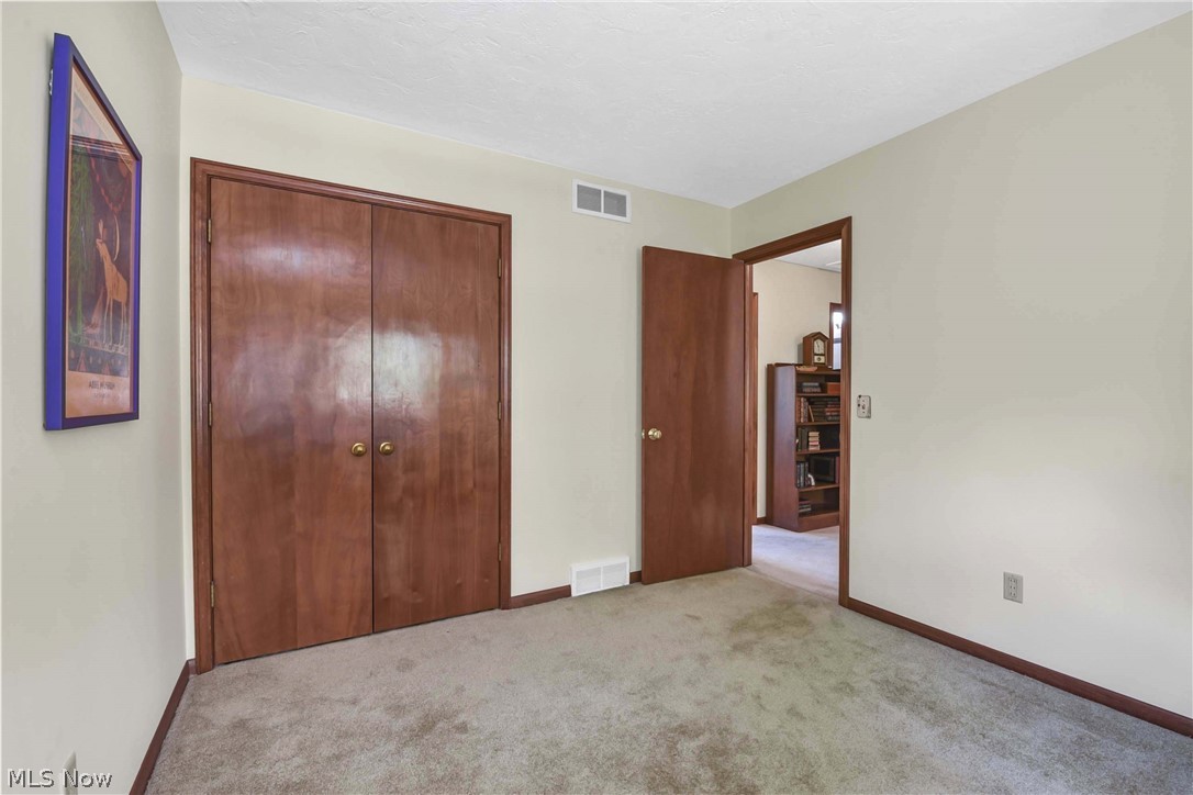 152 Woodridge Drive Elyria OH 44035