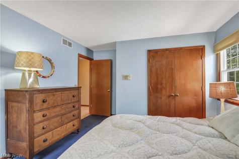 152 Woodridge Drive Elyria OH 44035