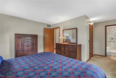152 Woodridge Drive Elyria OH 44035