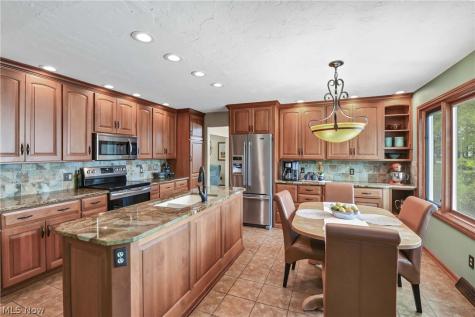 152 Woodridge Drive Elyria OH 44035