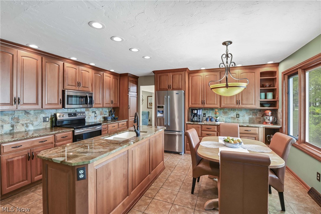152 Woodridge Drive Elyria OH 44035