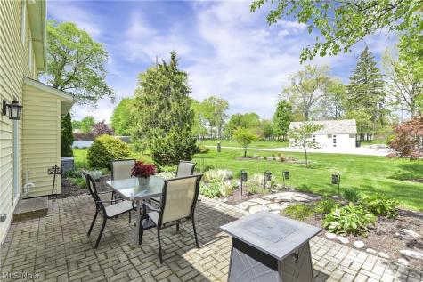 152 Woodridge Drive Elyria OH 44035