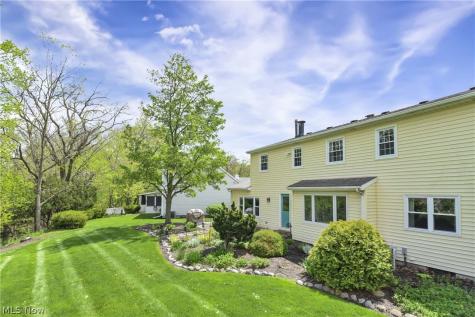 152 Woodridge Drive Elyria OH 44035