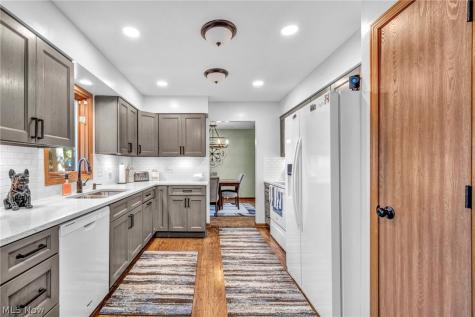 352 Carol Lane Elyria OH 44035