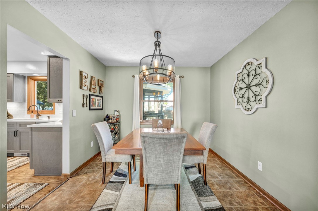 352 Carol Lane Elyria OH 44035