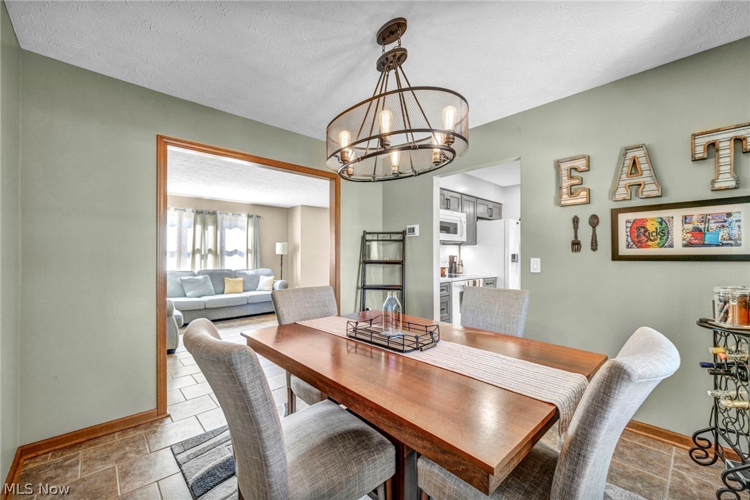 352 Carol Lane Elyria OH 44035