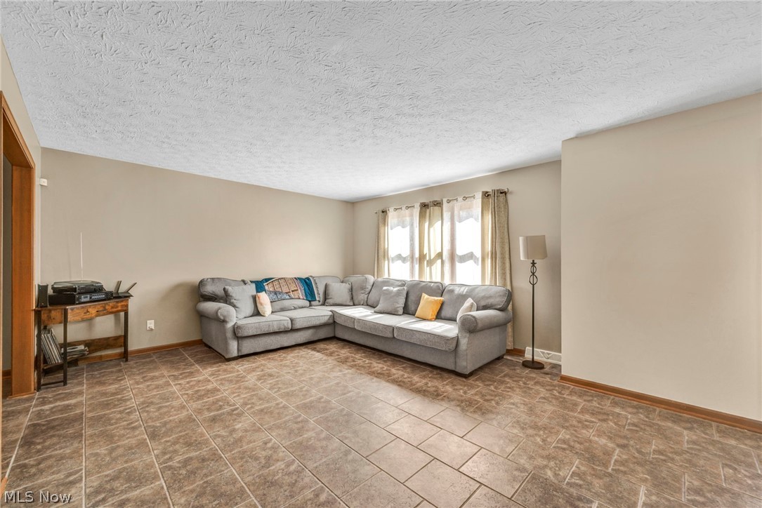352 Carol Lane Elyria OH 44035