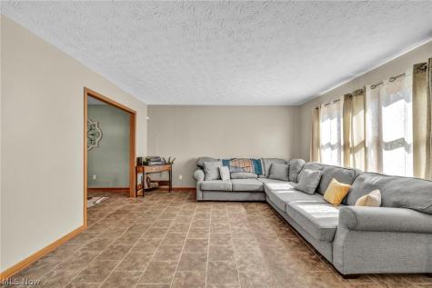 352 Carol Lane Elyria OH 44035