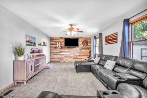 352 Carol Lane Elyria OH 44035