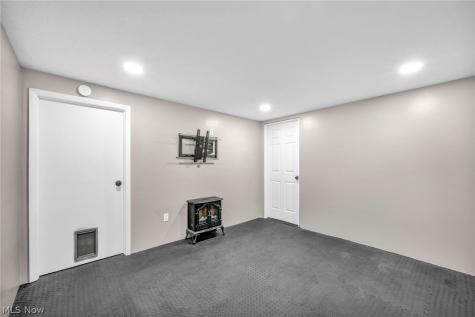 352 Carol Lane Elyria OH 44035