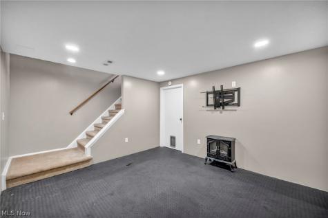 352 Carol Lane Elyria OH 44035