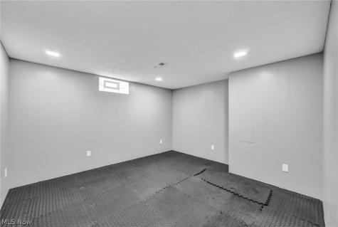 352 Carol Lane Elyria OH 44035