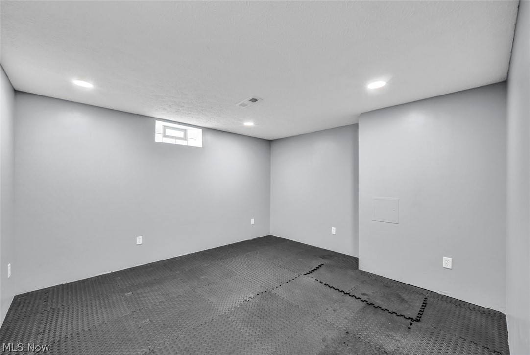 352 Carol Lane Elyria OH 44035