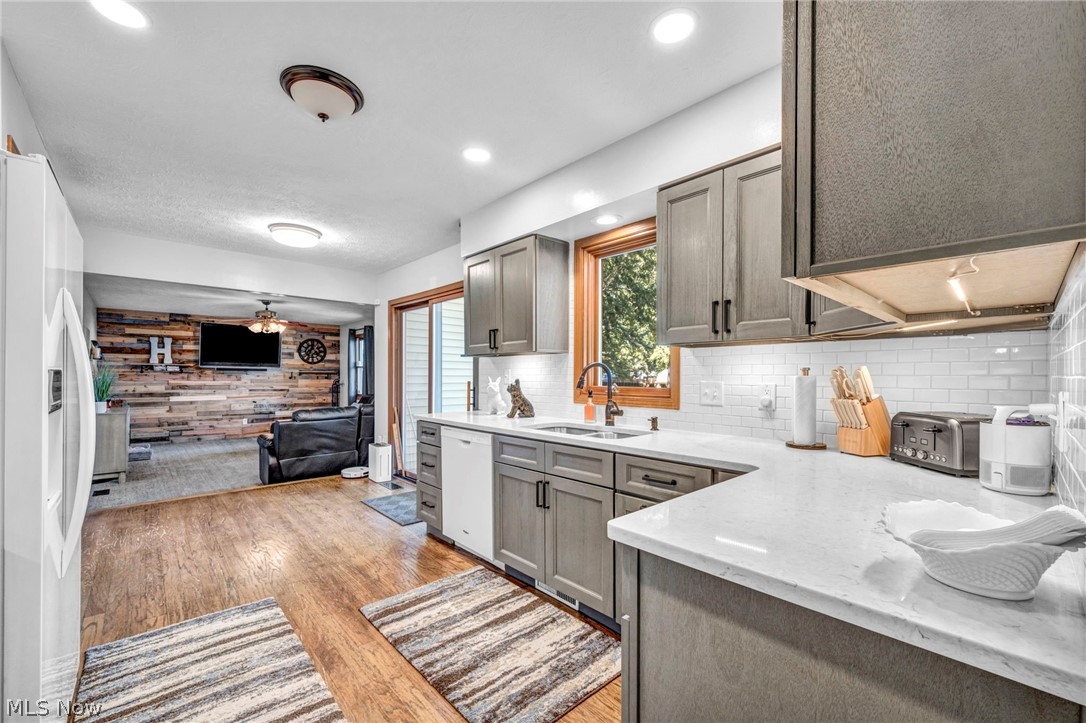 352 Carol Lane Elyria OH 44035