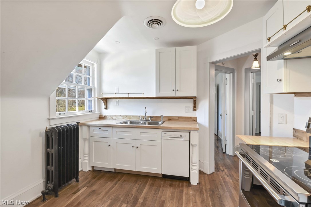 10 E Hanna Lane Bratenahl OH 44108