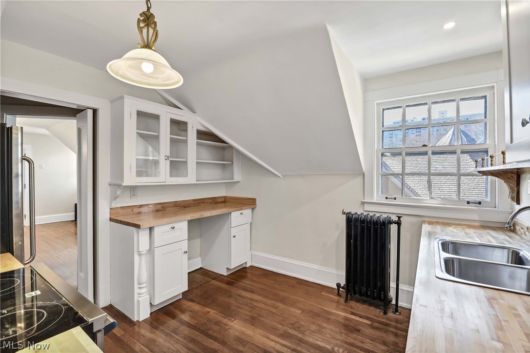 10 E Hanna Lane Bratenahl OH 44108