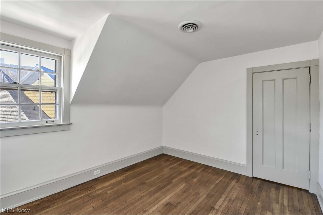 10 E Hanna Lane Bratenahl OH 44108