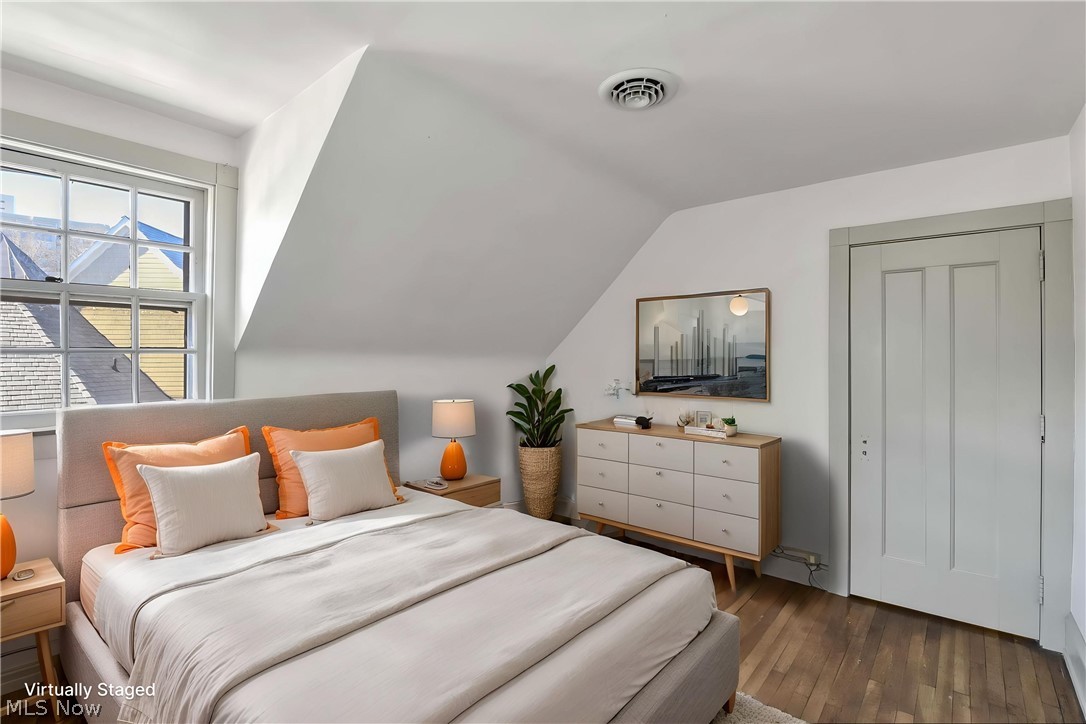 10 E Hanna Lane Bratenahl OH 44108