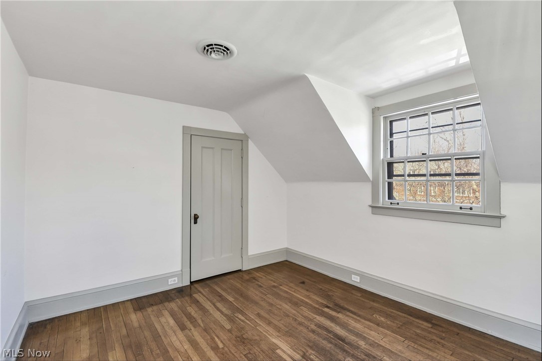 10 E Hanna Lane Bratenahl OH 44108
